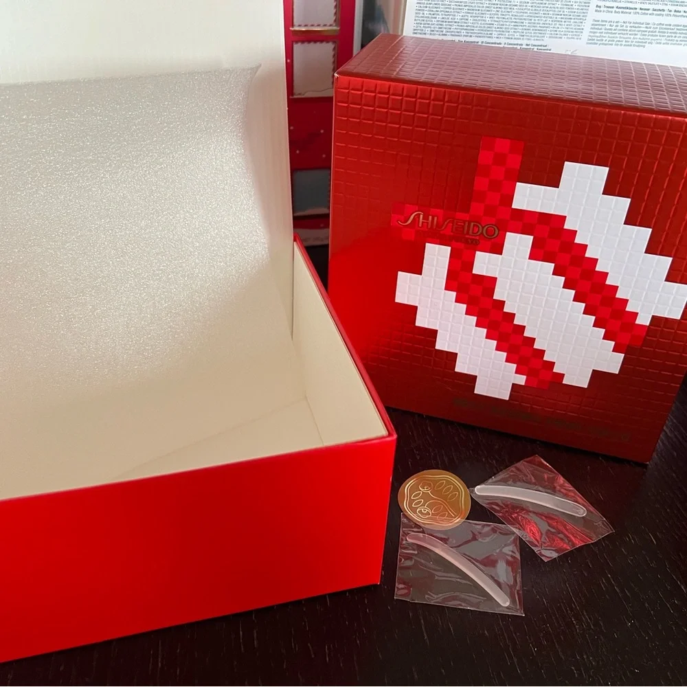 Shiseido Luxurious Gift Box